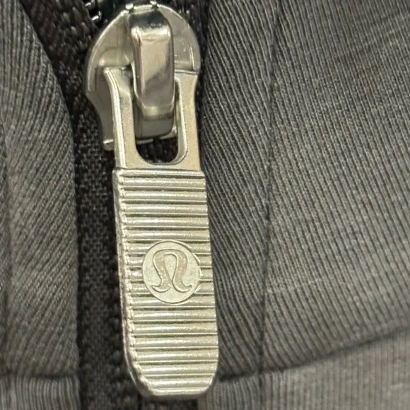 Lululemon Cinch-Waist Softstreme Jacket (Graphite Grey, 8) - Picture 4 of 10